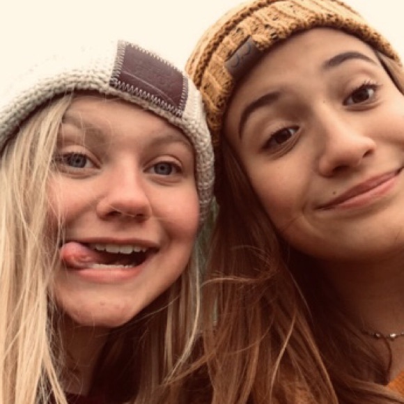 Meet your Posher, Ava - Picture 1 of 1